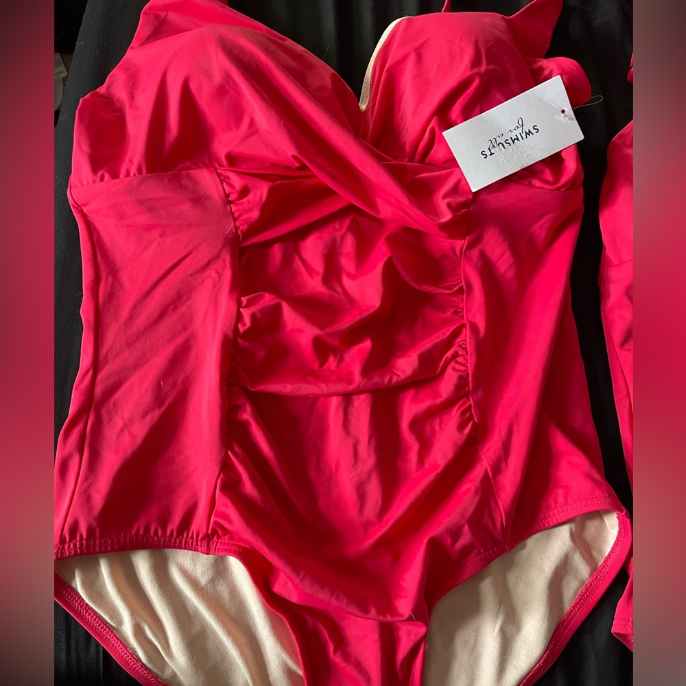 NWT Slimming One Piece. swimsuits for all 18